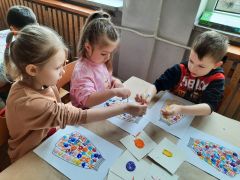 ilustracja do wpisu 
Malowanie przez rozdmuchiwanie i stemplowanie