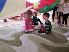 ilustracja do wpisu 
Zabawy z chustą animacyjną