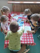 ilustracja do wpisu 
Pisanki- malowanie paluszkami