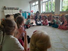 ilustracja do wpisu 
"POZNAJEMY ZAWODY NASZYCH RODZICÓW- KSIĘGOWA"