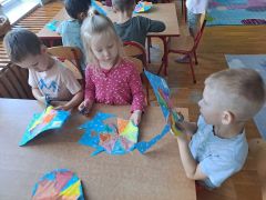 ilustracja do wpisu 
Dodajemy i odejmujemy zabawy na dywanie