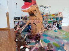 ilustracja do wpisu 
Odwiedziny dinozaura