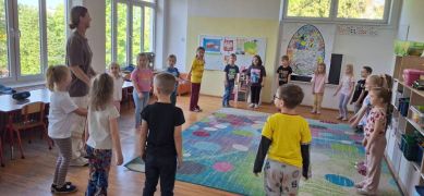 ilustracja do wpisu 
Zajęcia taneczne z mamą Ali :)