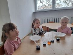 ilustracja do wpisu 
Malowanie na mleku