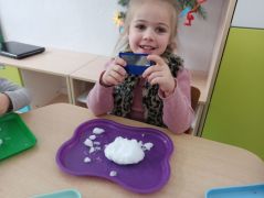 ilustracja do wpisu 
Jak powstaje śnieg - zabawy badawcze